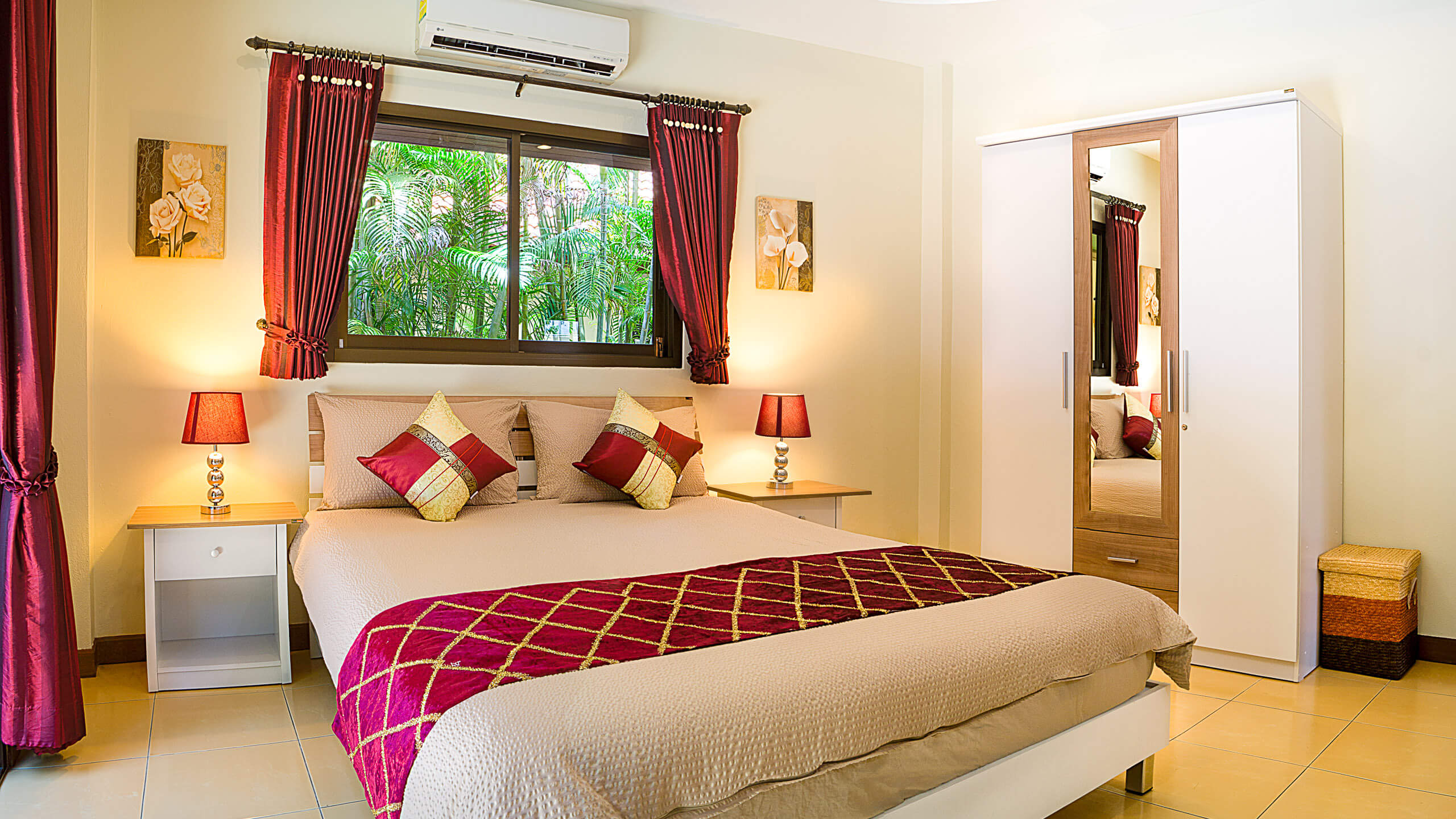 Twin bedroom with patio doors