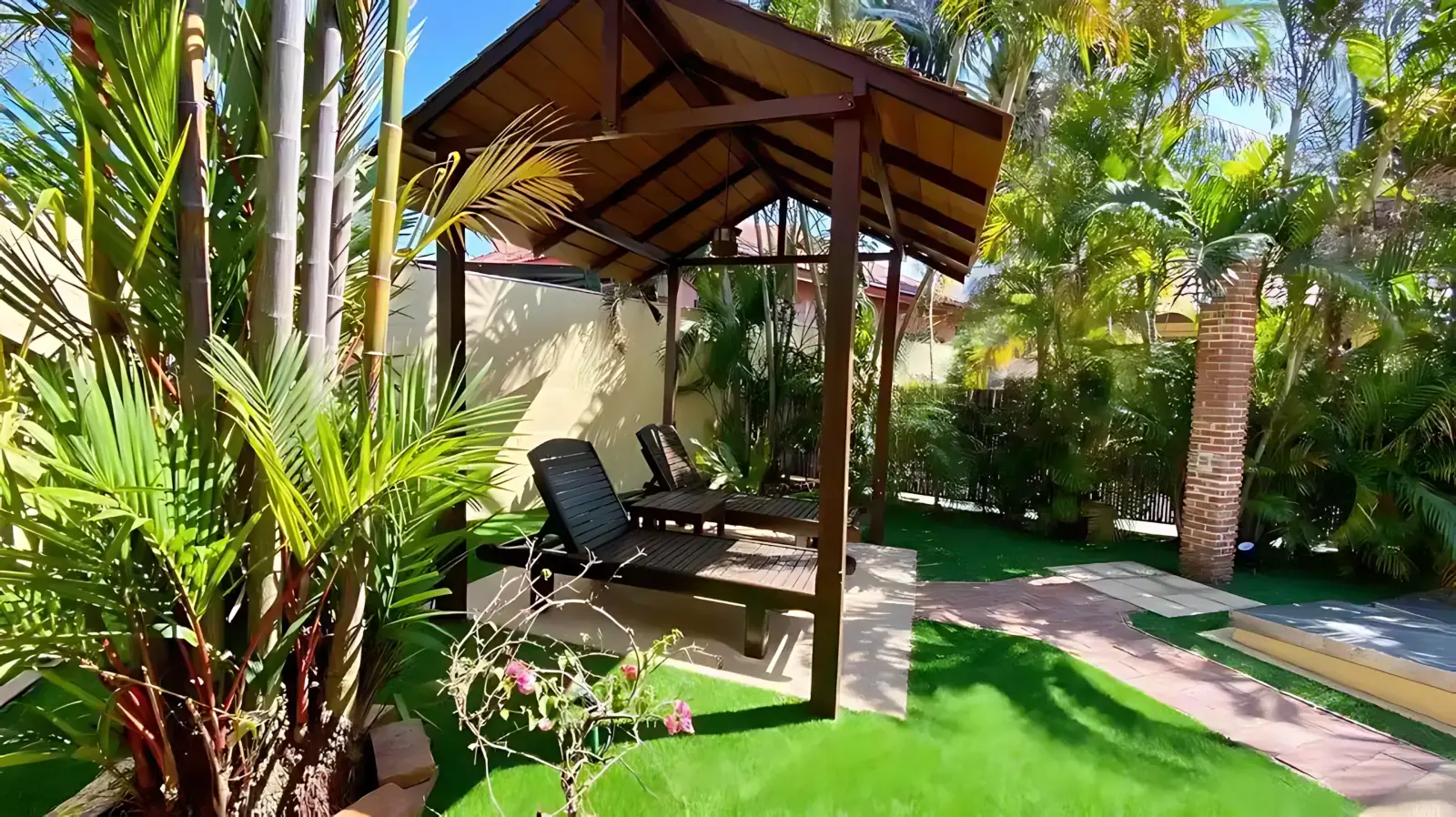 Coconut Paradise Villa tropical garden